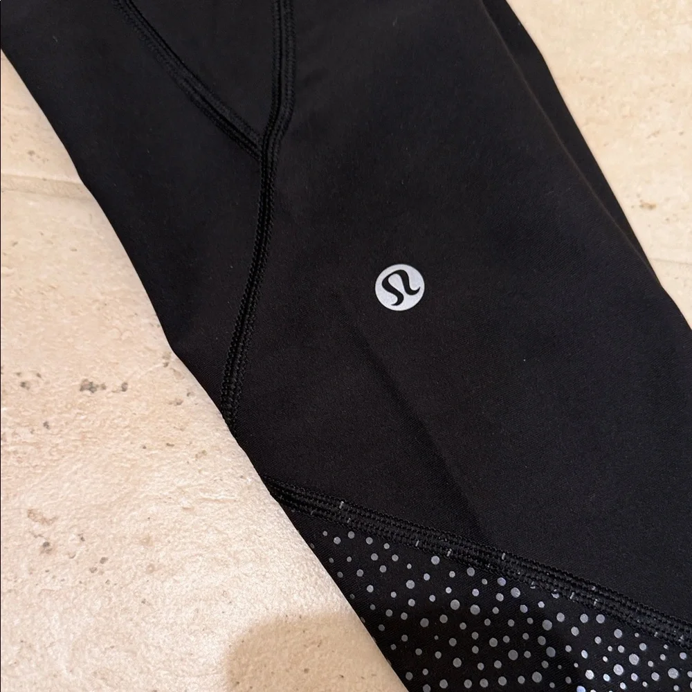 Lululemon 23” Women’s Tight Stuff leggings Size 6 Reflective Scallop Hem black - Picture 5 of 16